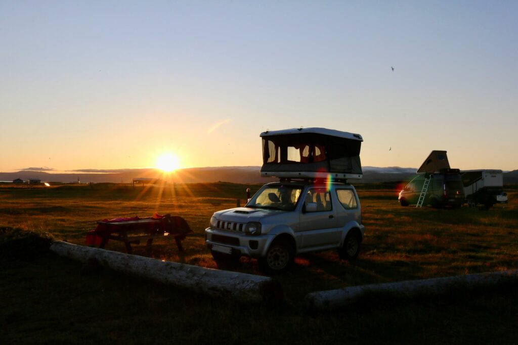 Camping & Sonnenuntergang - Island Reise mit Dachzelt
